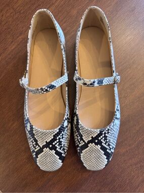GAP Beige Leather Insole Slip-On Shoe